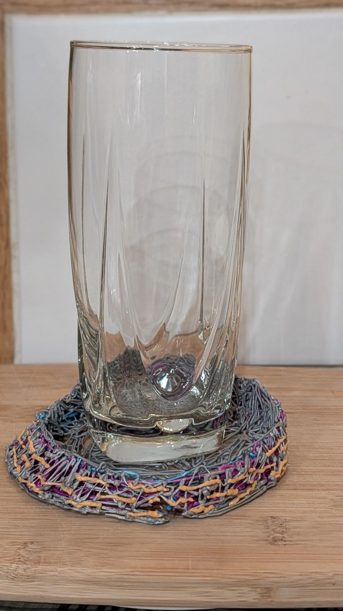 3D pen coaster with glass